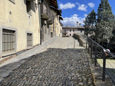 Cobbles of the Roman bridge.